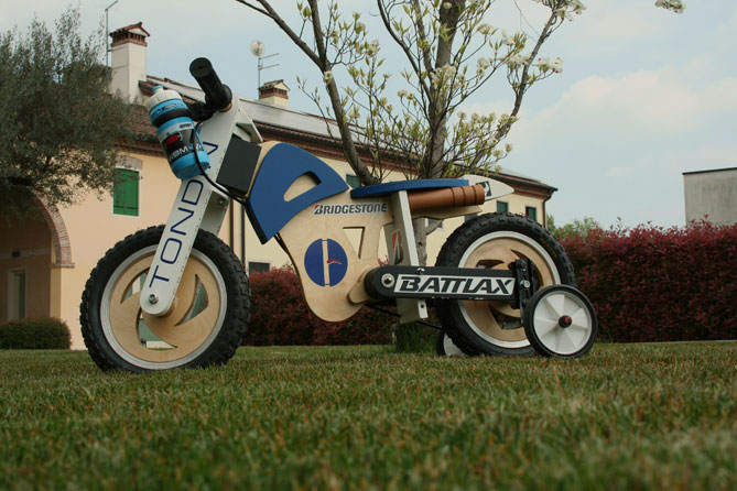 Moto in legno sostenibile per far crescere bambini più sani