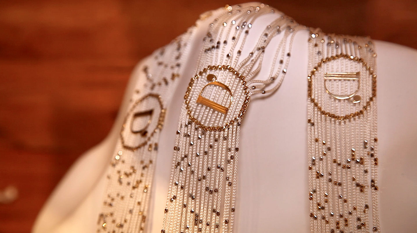 Seta italiana e oro: sensualità nei gioielli