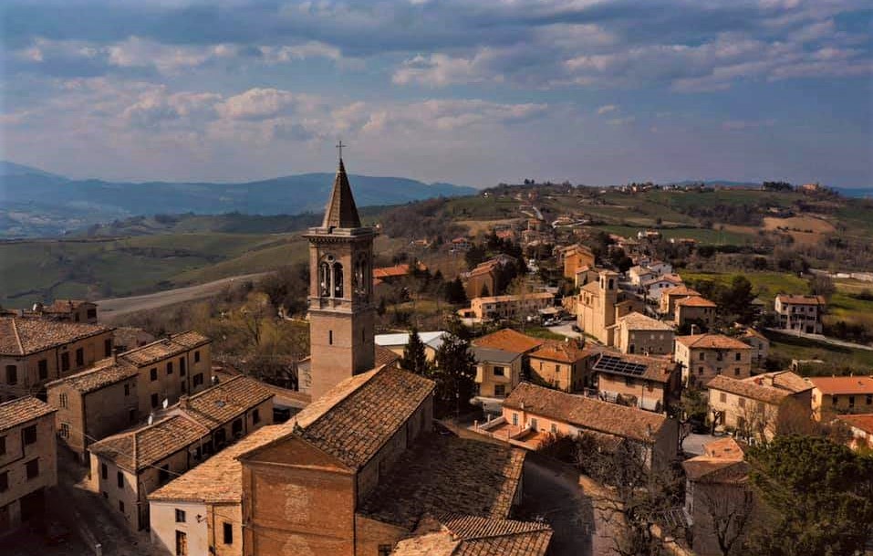 Fratte Rosa, un borgo delle Marche dove tornare a vivere