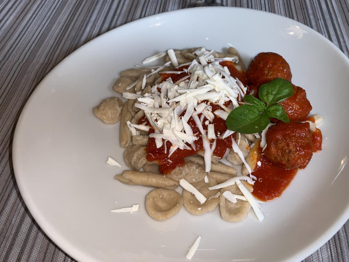 Cellino San Marco. Pizzicarieddhri o Ricchitelle o Orecchiette Maritate