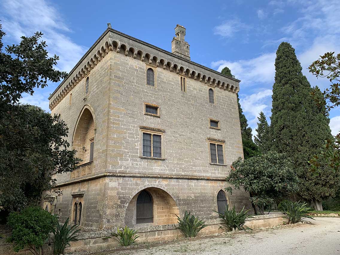 Cellino San Marco. Villa Neviera o Torre del Rifugio