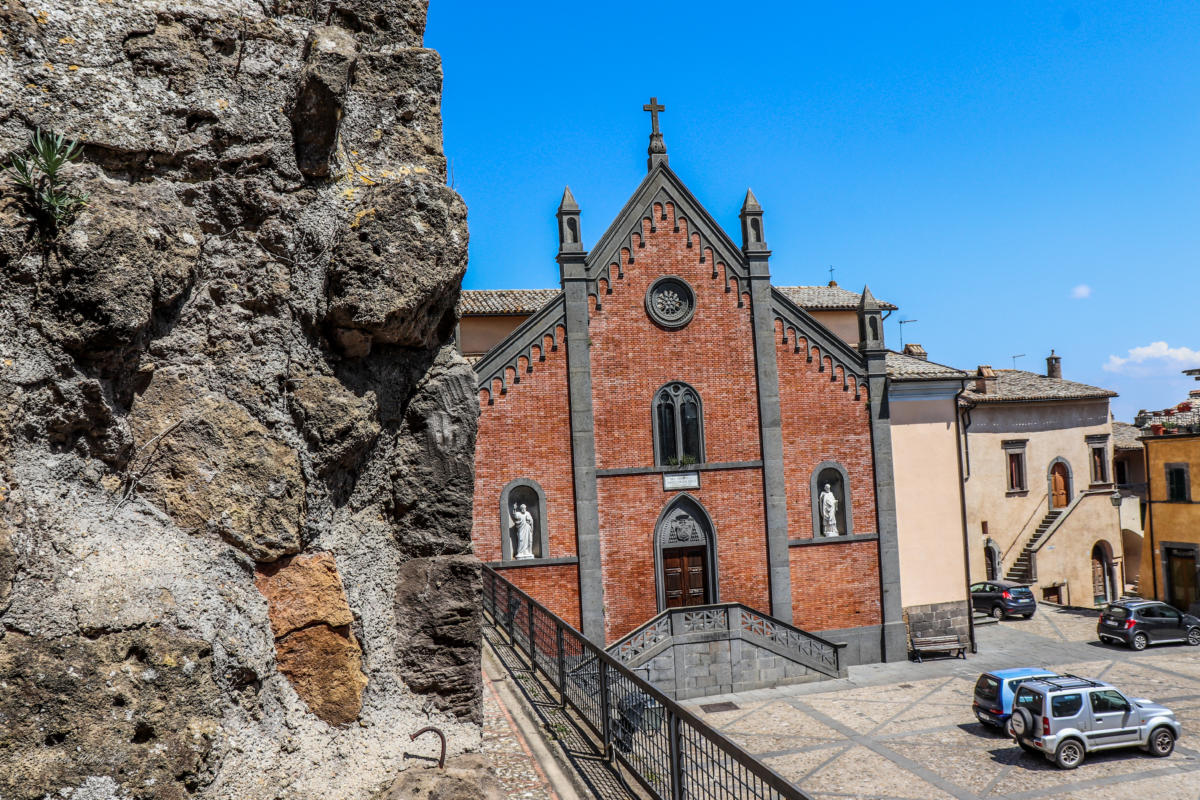Civitella d'Agliano. Chiesa dei Santi Pietro e Callisto