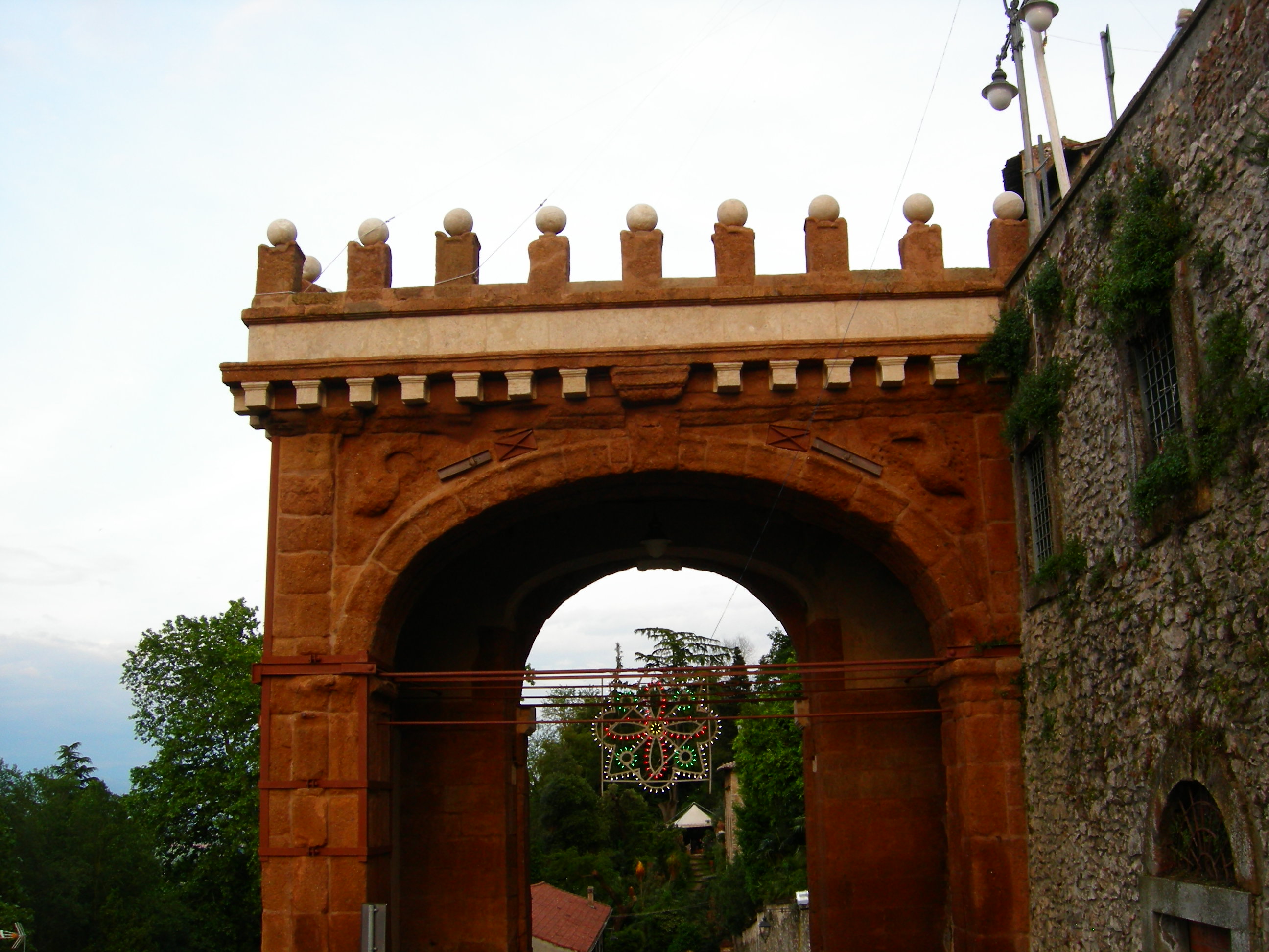Artena. Arco Borghese