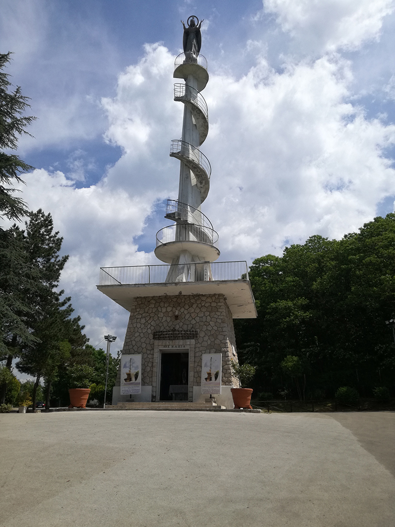 Fiuggi. Monumento alla Madonna
