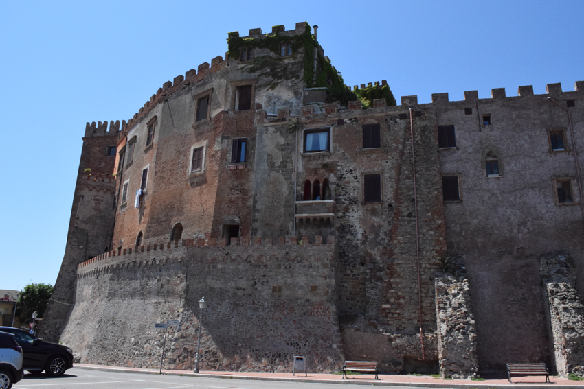 Montalto di Castro. Castello Guglielmi