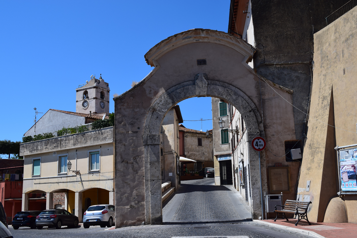 Montalto di Castro. Porta della città e Fontana delle Tre Cannelle
