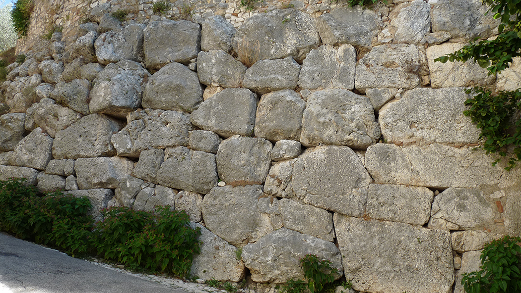 Formia. Mura megalitiche