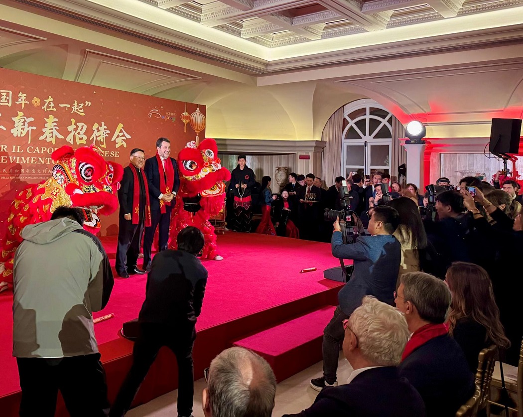 Foto della Festa all'Ambasciata, al centro Il Vice Premier Salvini con l'Ambasciatore e Maria Vittori e Bruno Grassetti Capodanno Cinese, festa della Primavera