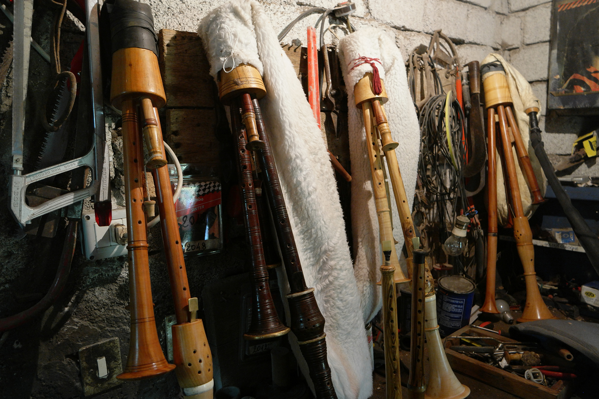 L’ultimo artigiano delle zampogne ad Acquafondata di Claudia Bettiol