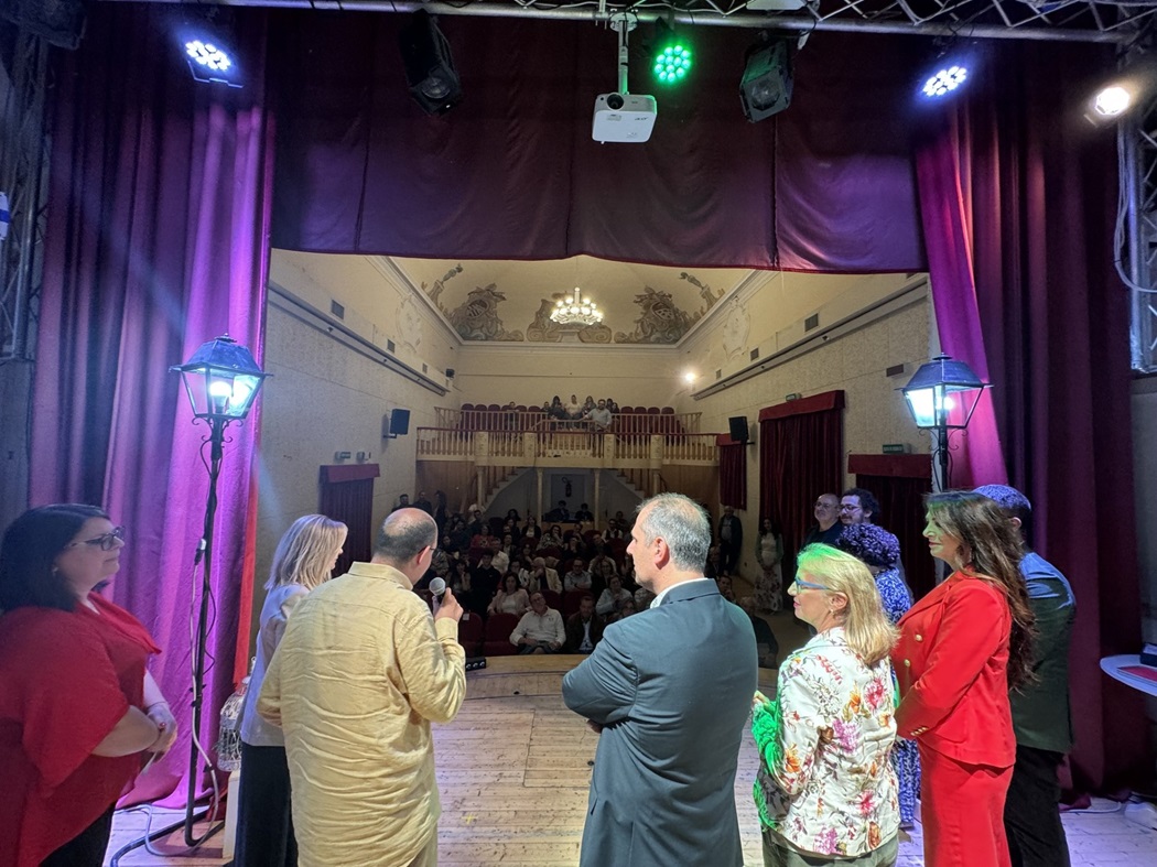 Actors' Roars Theatre Award
