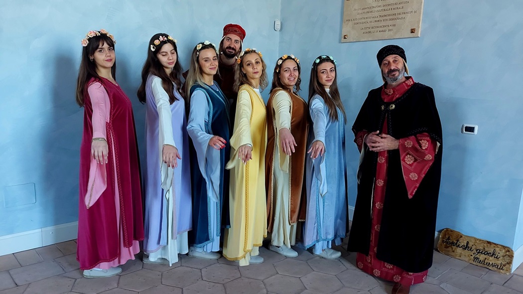 Le danzatrici gruppo medievale Colle Santangelo
