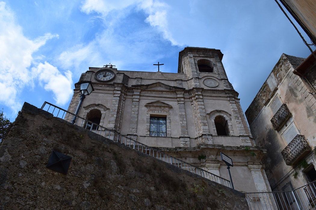 24 September: Radio Radio features Castrocielo on its “Amico Comune” series