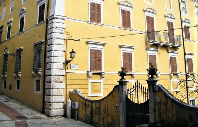  Palazzo Campanari