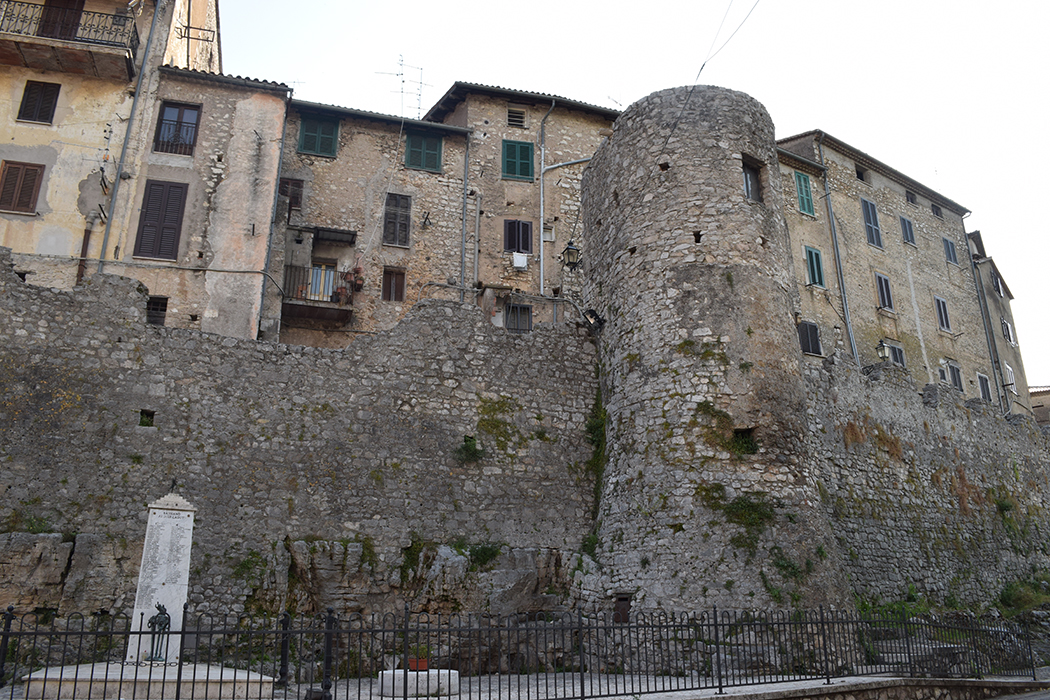 Bassiano. Mura Medioevali