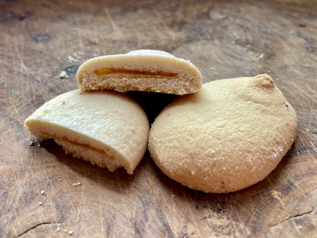 Pane e biscotti secchi con forno a legna 