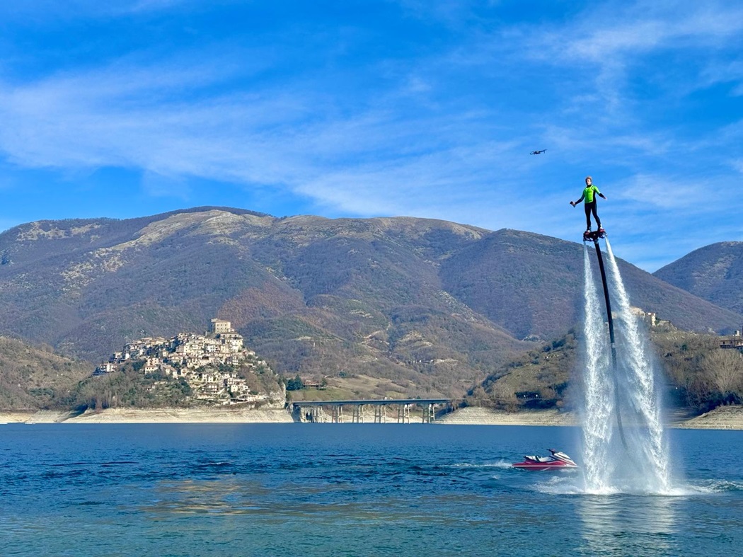 "hydrofly" Volare sul Lago del Turano