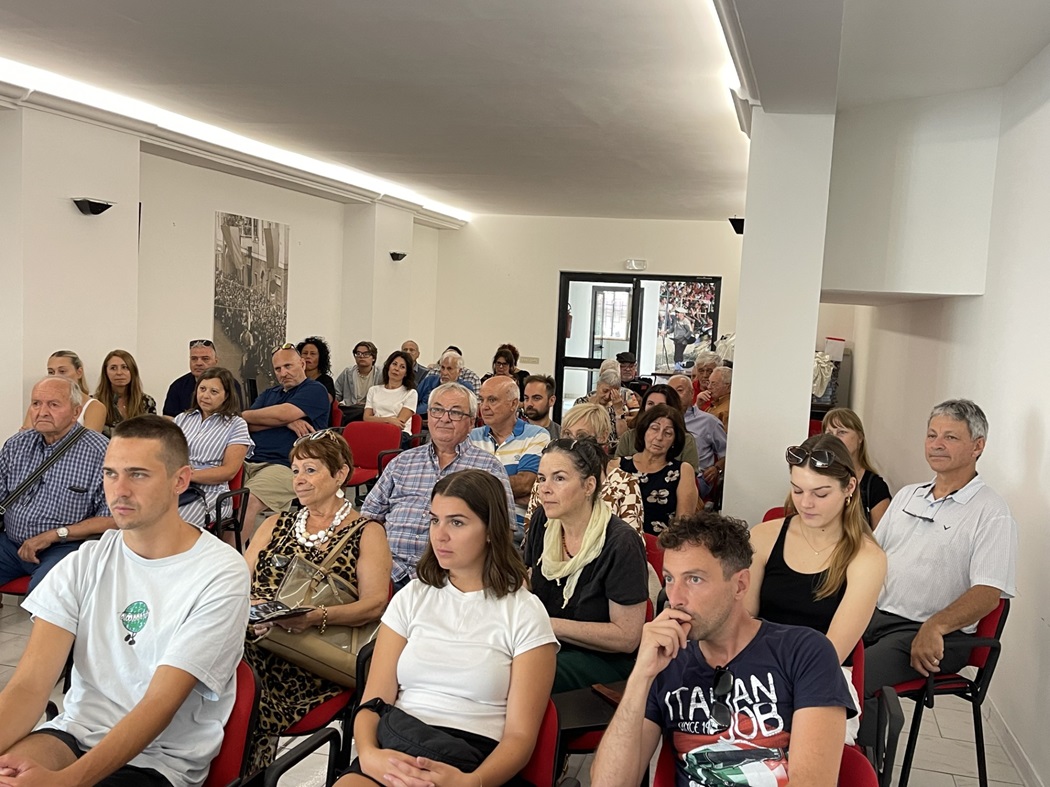 Consegna della Pergamena a Fiorella Lepre Town Ambassador di Carpineto