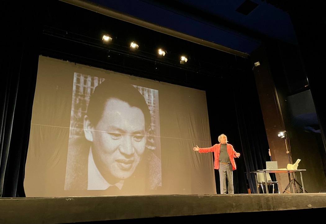 La vita di Mario Tchou al teatro con Cornacchione