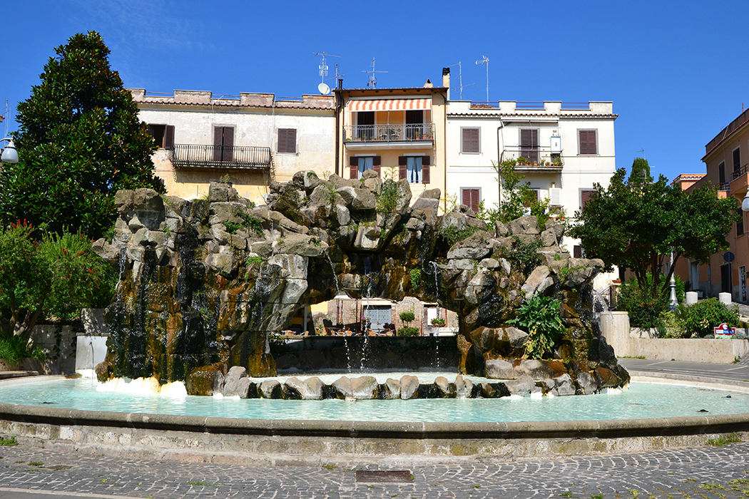 Lanuvio. Fontana degli Scogli