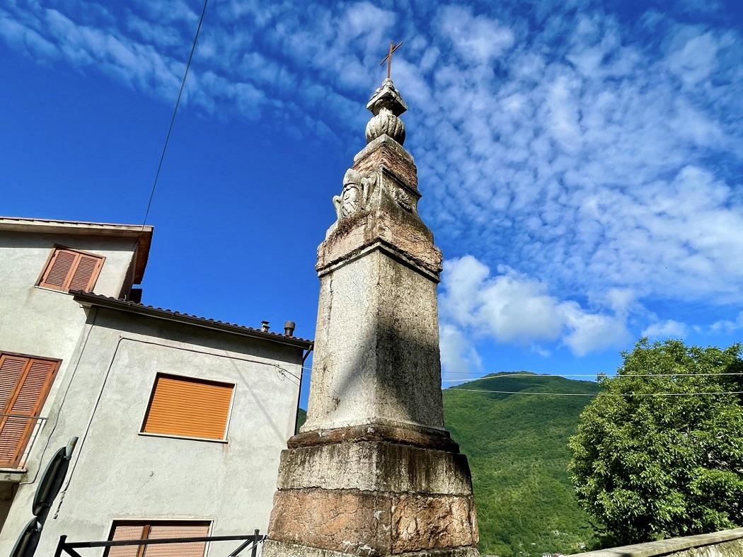 Obelisco della croce