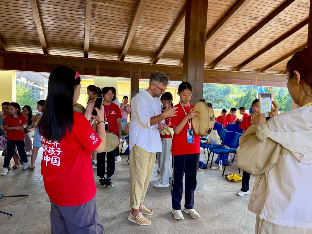 Strani turisti cinesi a Montelanico