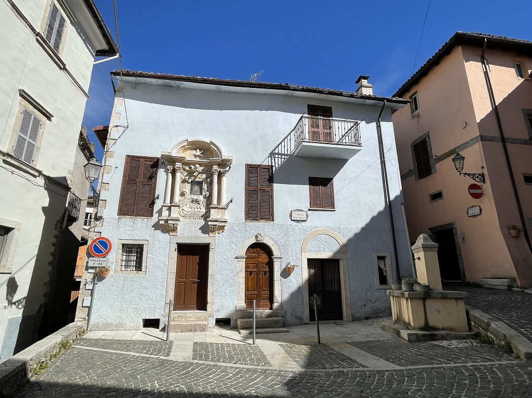 Piazza Donizetti, palazzo Blasi-Roberti e oratorio di Sant’Andrea