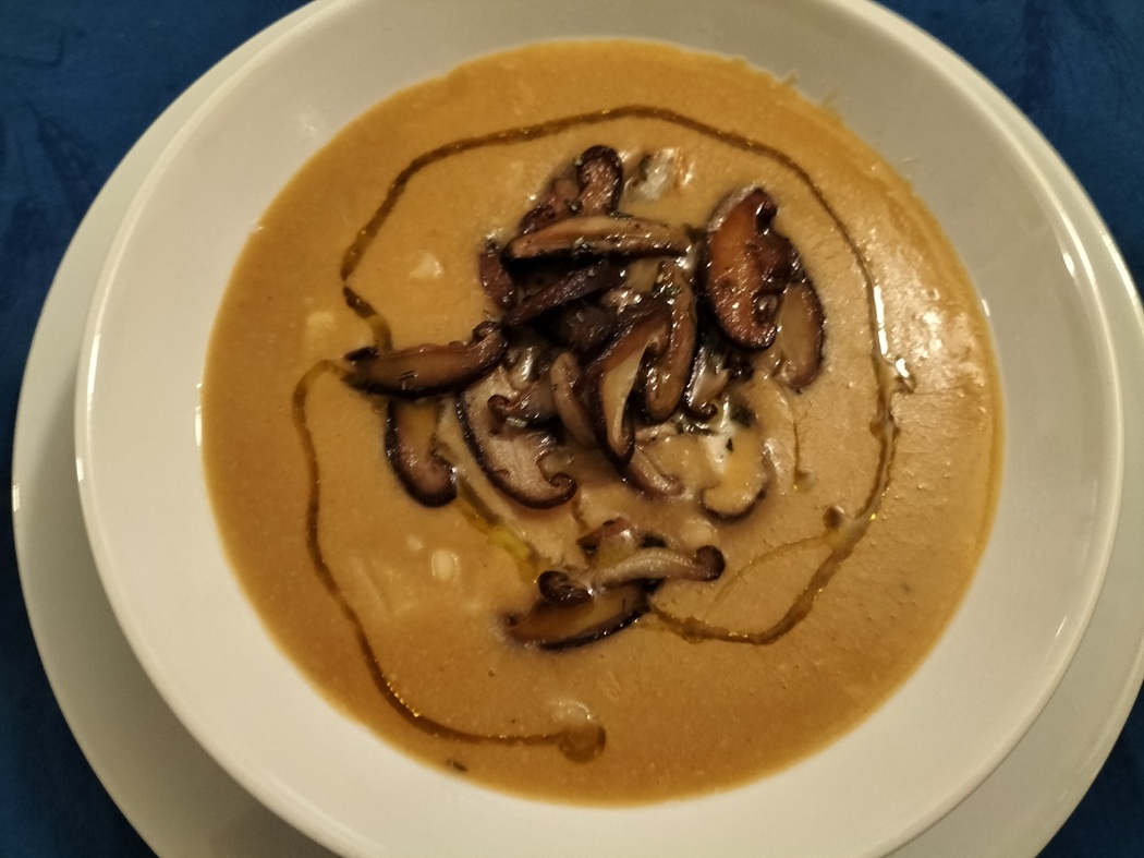Crema di ceci con paprika affumicata e funghi shiitake