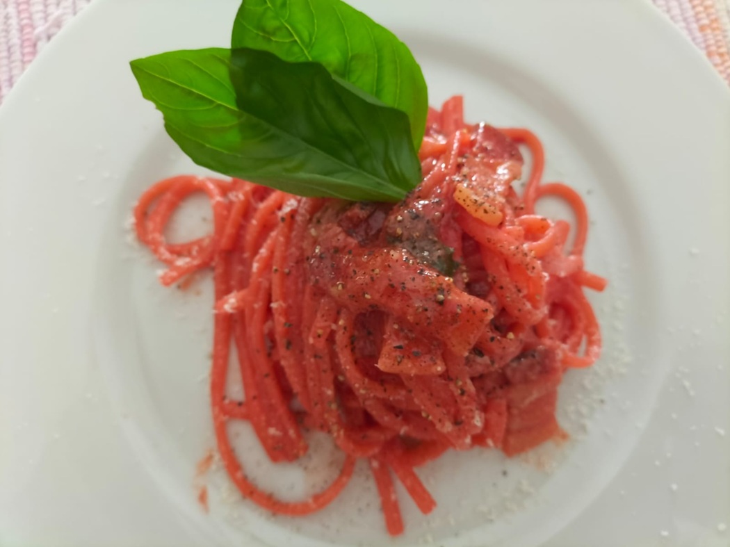 Linguine con pancetta affumicata e fichi d'india 