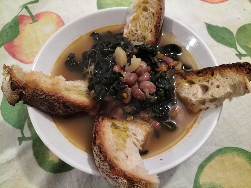 Zuppa di cavolo nero e fagioli 