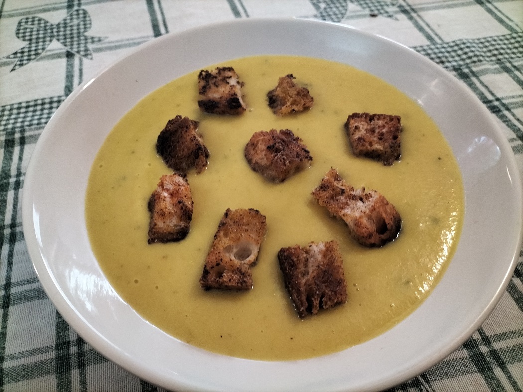 Crema di cavolfiore con curcuma e yogurt 