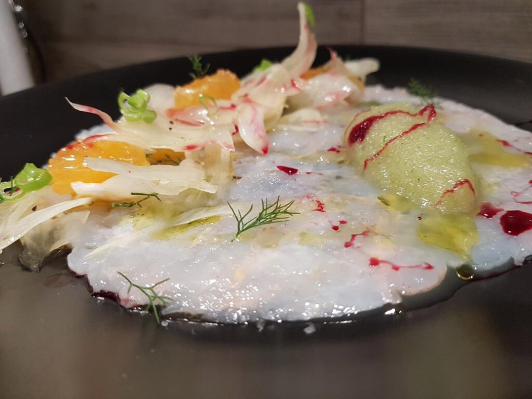 Crudo di gambero rosa con insalata di Riberella ghiacciata