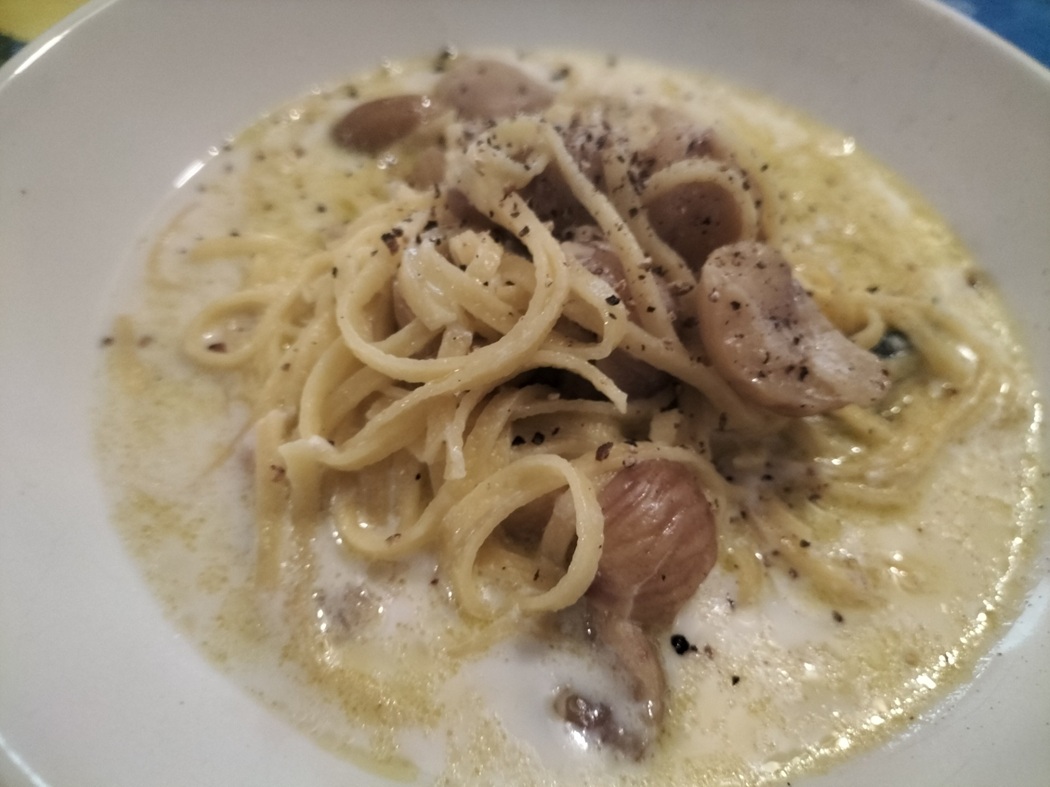 Minestra di castagne secche con latte, tutti i profumi del bosco