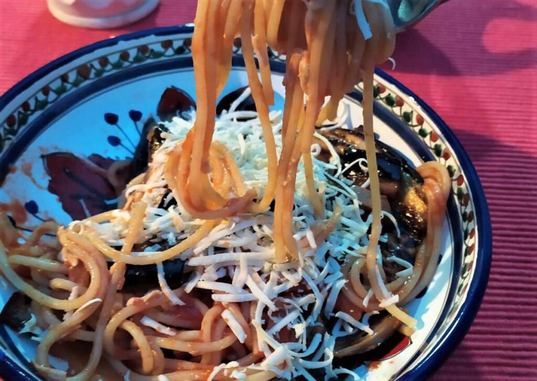 The tasty recipe of Pasta alla Norma, a tribute to Belllini