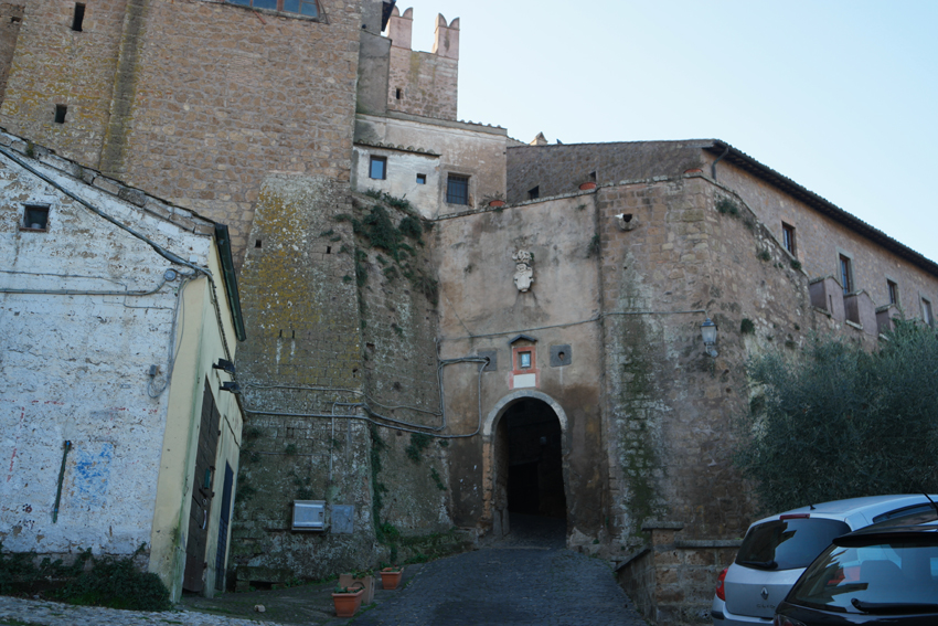 Calcata. Borgo Medioevale con mura   