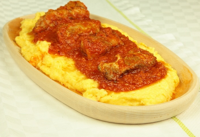 Polenta con Spuntature di Maiale