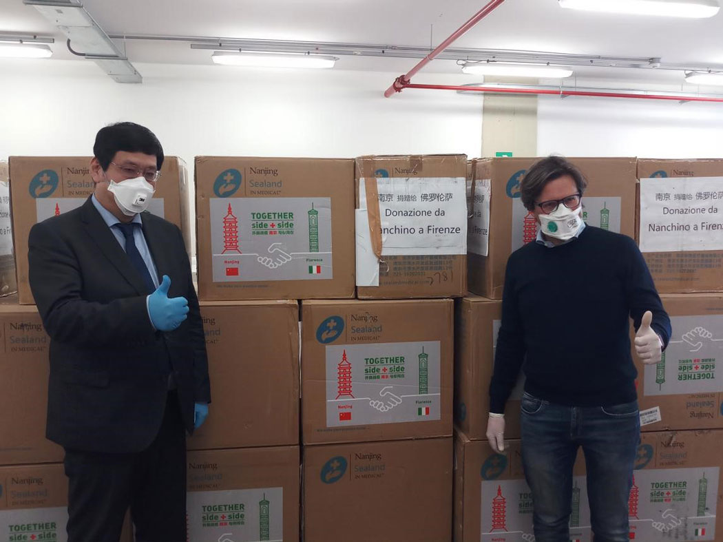 Donazione mascherine di Nanchino a Firenze