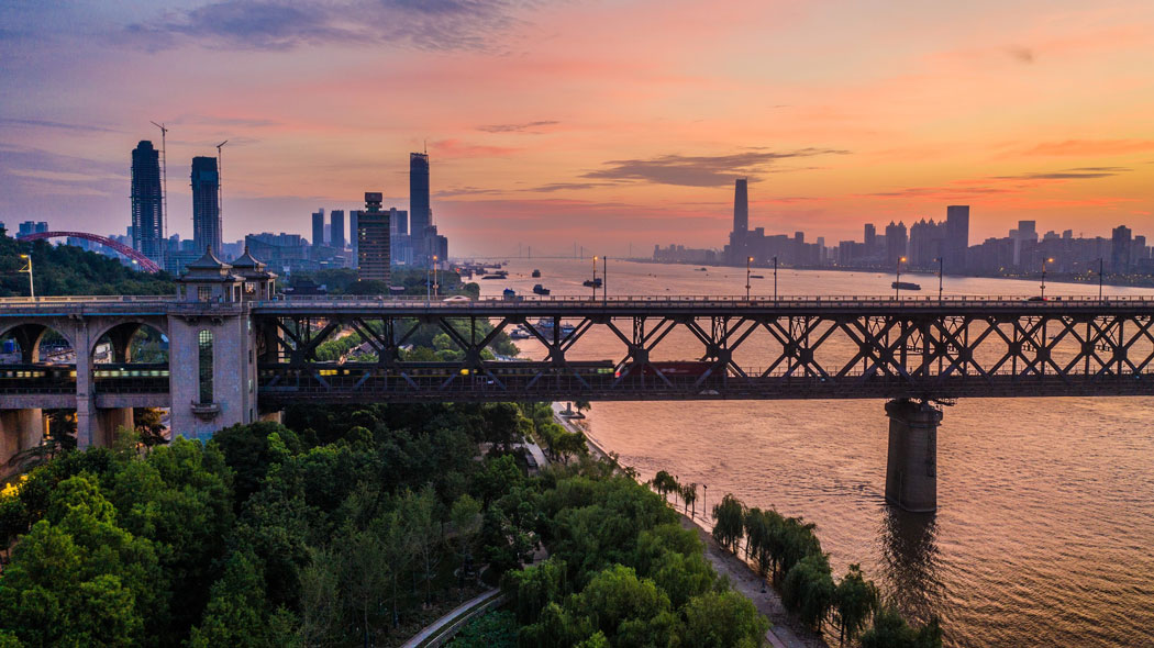 Il famoso ponte sul fiume Yangtze di Wuhan