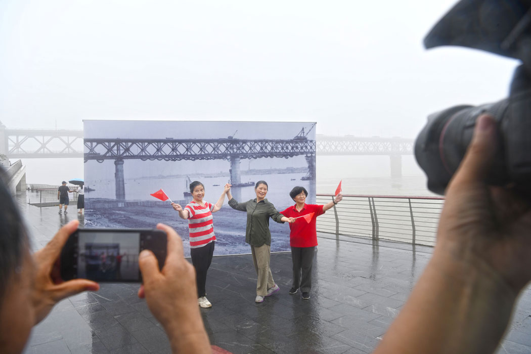 Il ponte di Wuhan con spettacoli