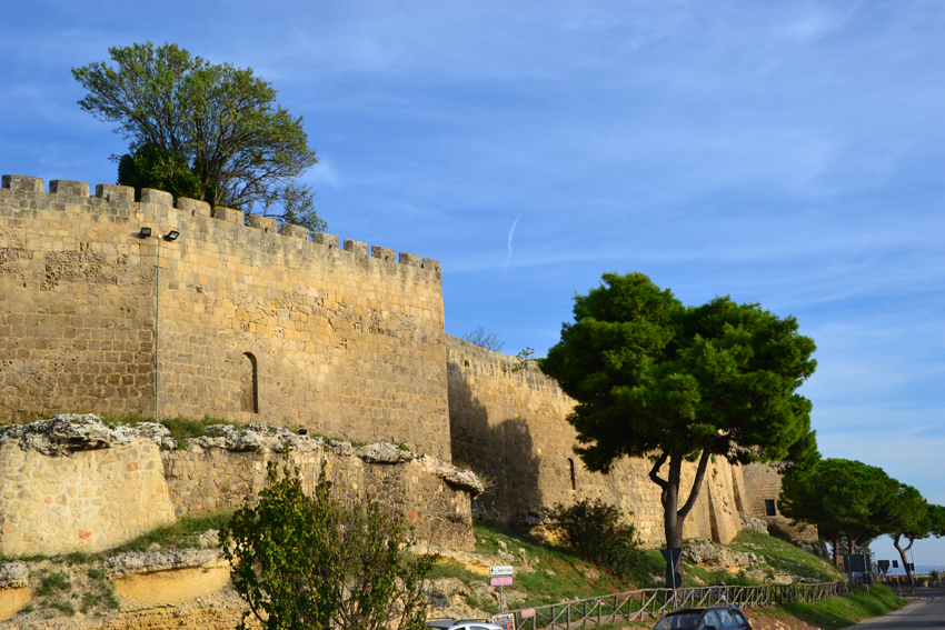 Tarquinia. Mura medievali