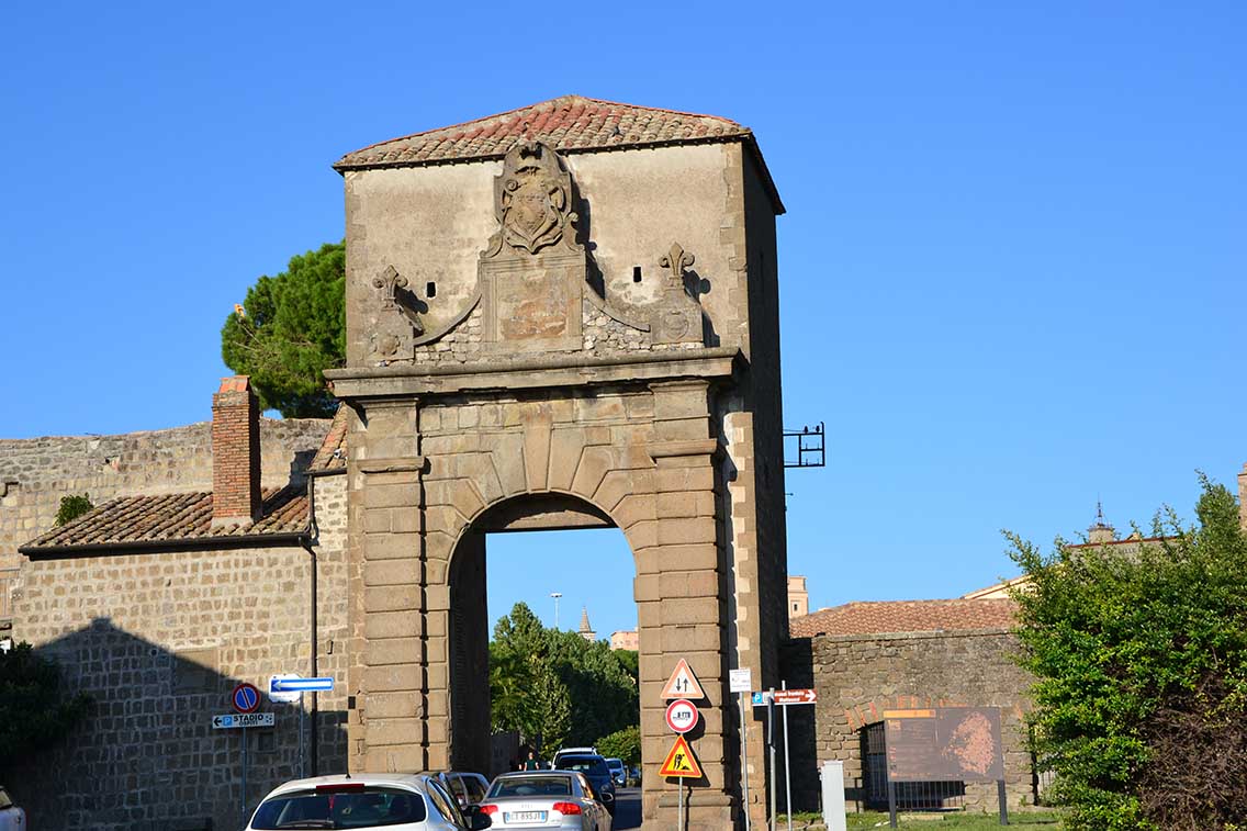 Viterbo. Porta Faul o Porta Farnesiana