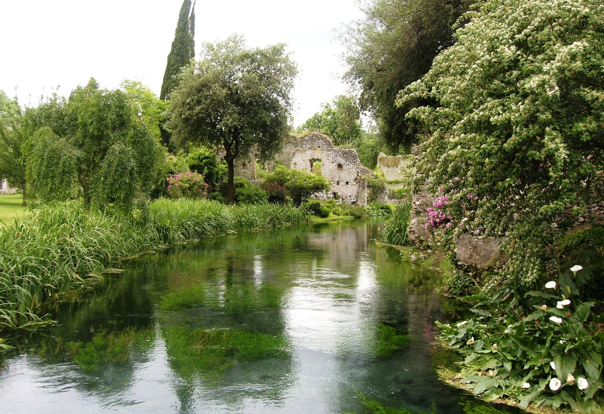 I giardini di Ninfa: un caleidoscopio medievale