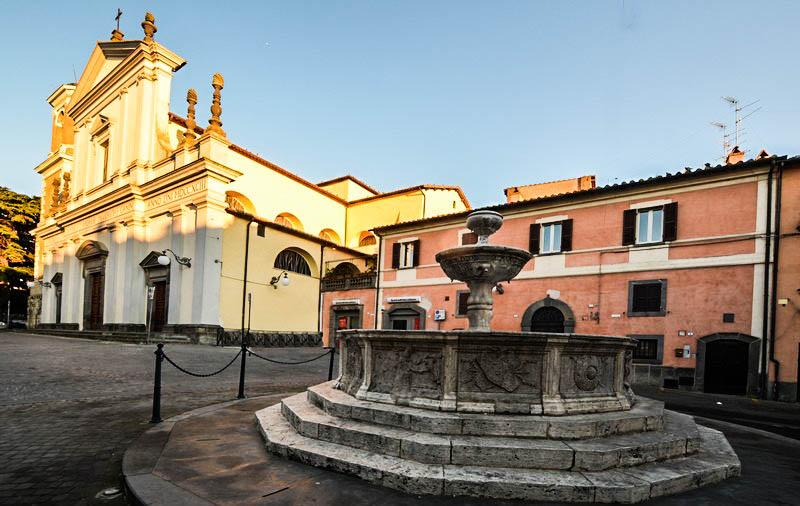 Canino. Fontana Dodecagonale