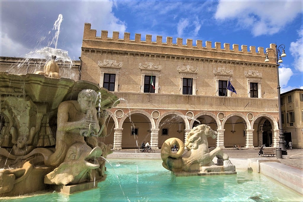 Pesaro or New York?
