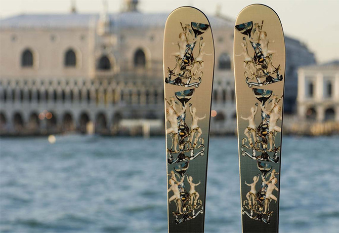 Gli sci di Franco Sonzogno con il legno delle gondole